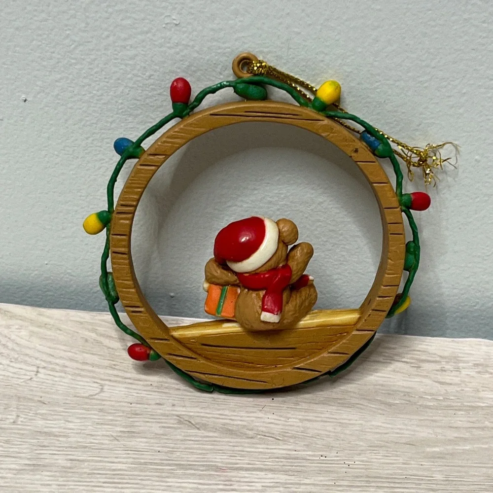 VTG Christmas Teddy Bear Ornament‎ Wood Barrel Ring Lights Round Hanging Decor